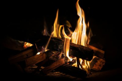 Met een elektrische haard voorzie je elke ruimte van warmte en gezelligheid