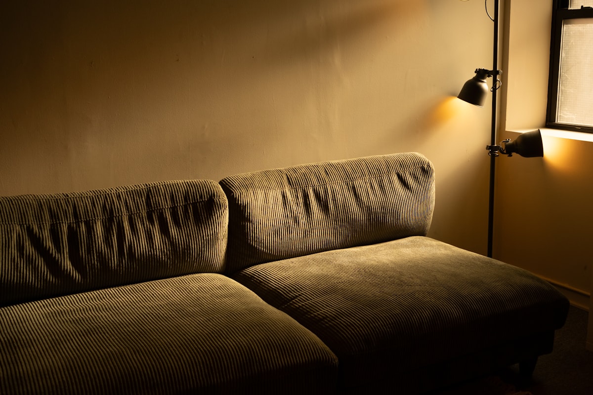 Gelaagde verlichting geeft je woonkamer meteen meer sfeer